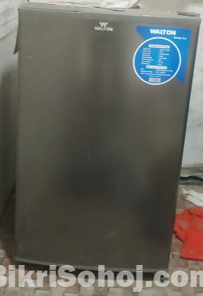 walton 101litre mini fridge